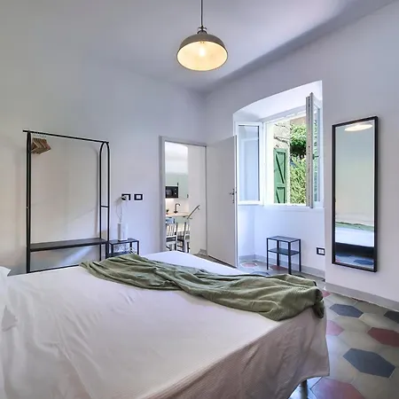 Large In The Village Near Varenna 佩尔莱多