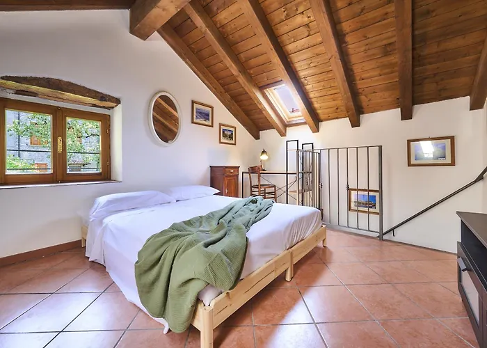 Large In The Village Near Varenna Apartman Perledo