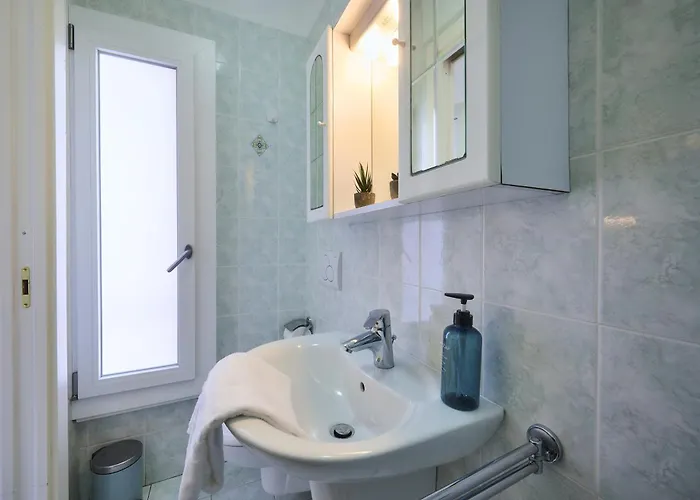 Large In The Village Near Varenna Apartman *