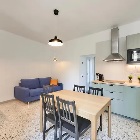 Large In The Village Near Varenna Apartment