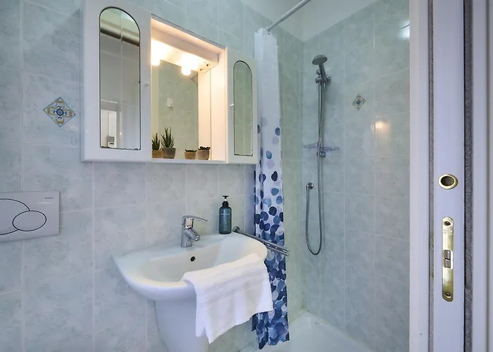 Large In The Village Near Varenna Appartement *