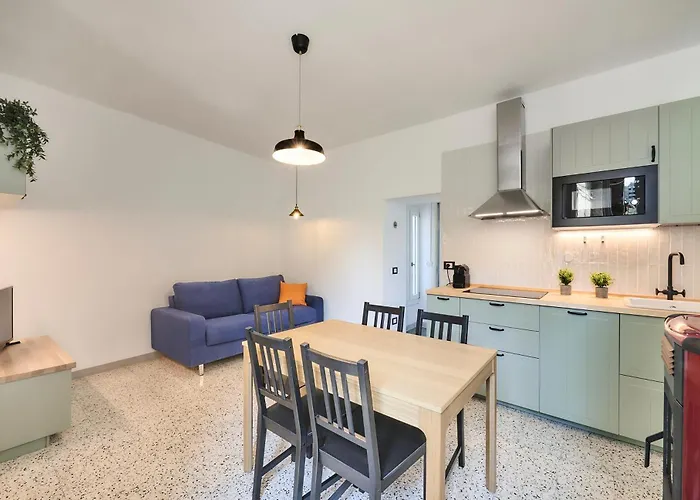 Large In The Village Near Varenna Appartement